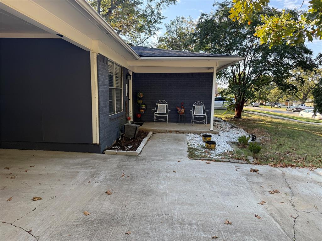 110 S Hickory Avenue