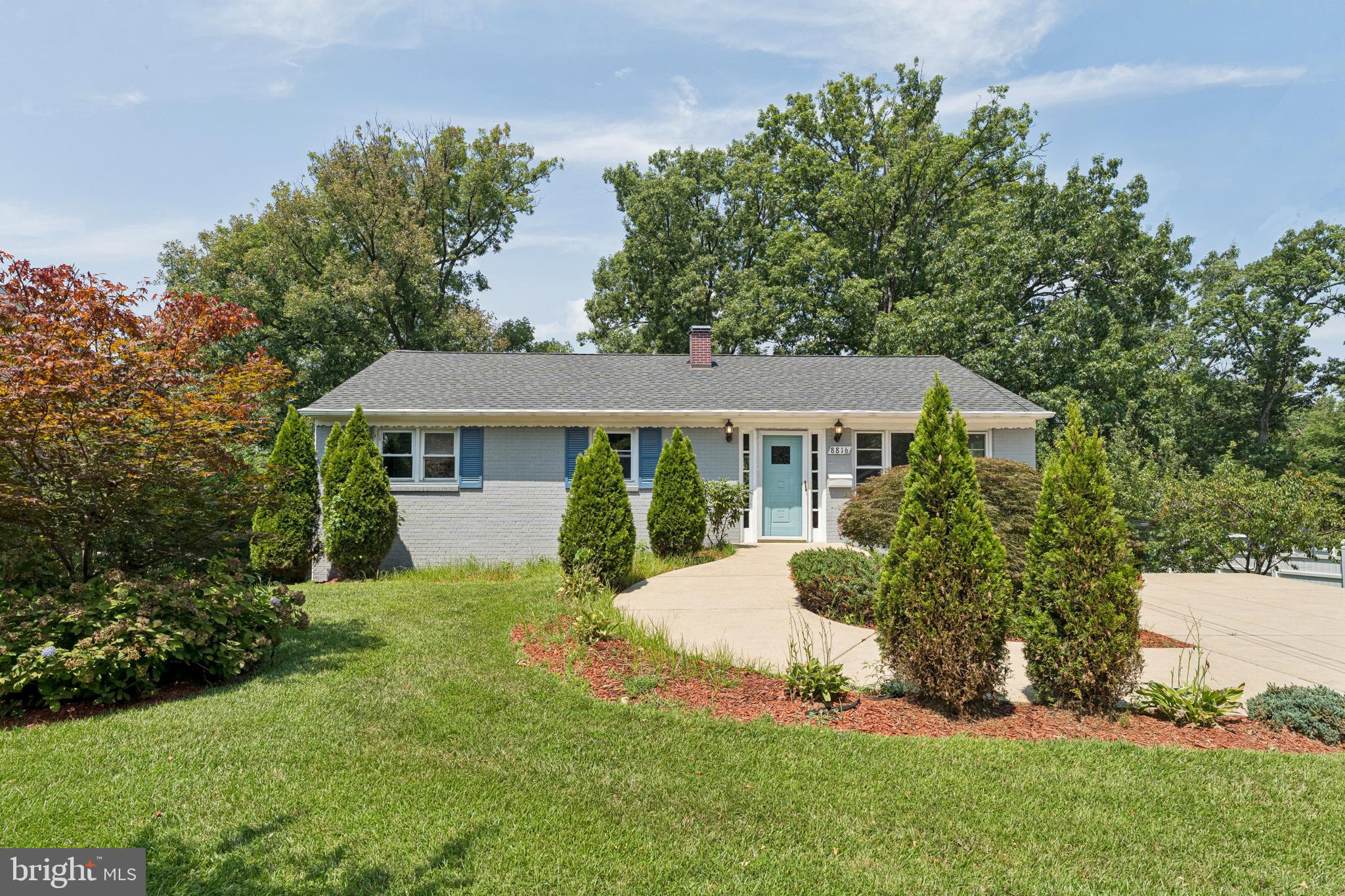 8816 Saunders Lane