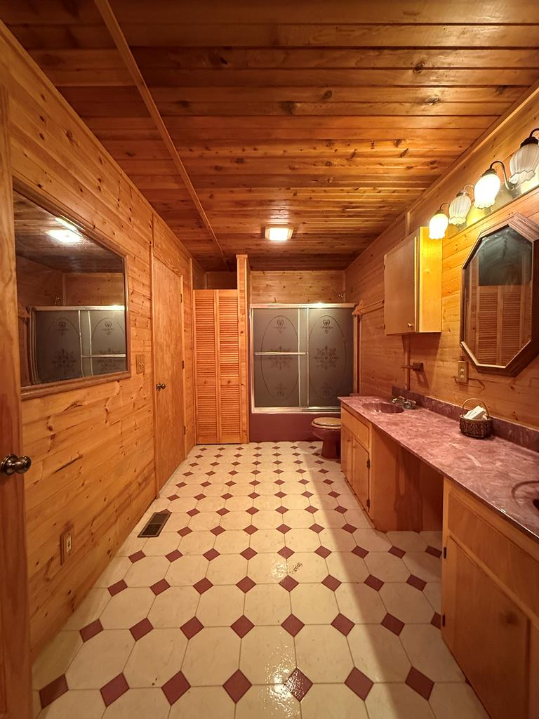 102 Overland Trail