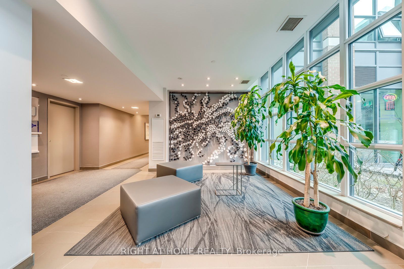 1171 W Queen St 1613