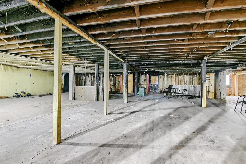 115 S Travis Street