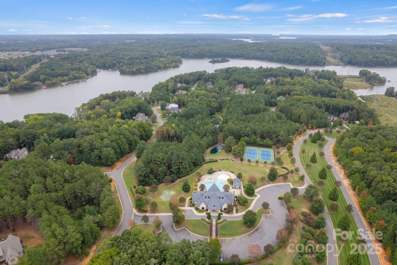 1029 Glade Spring Court