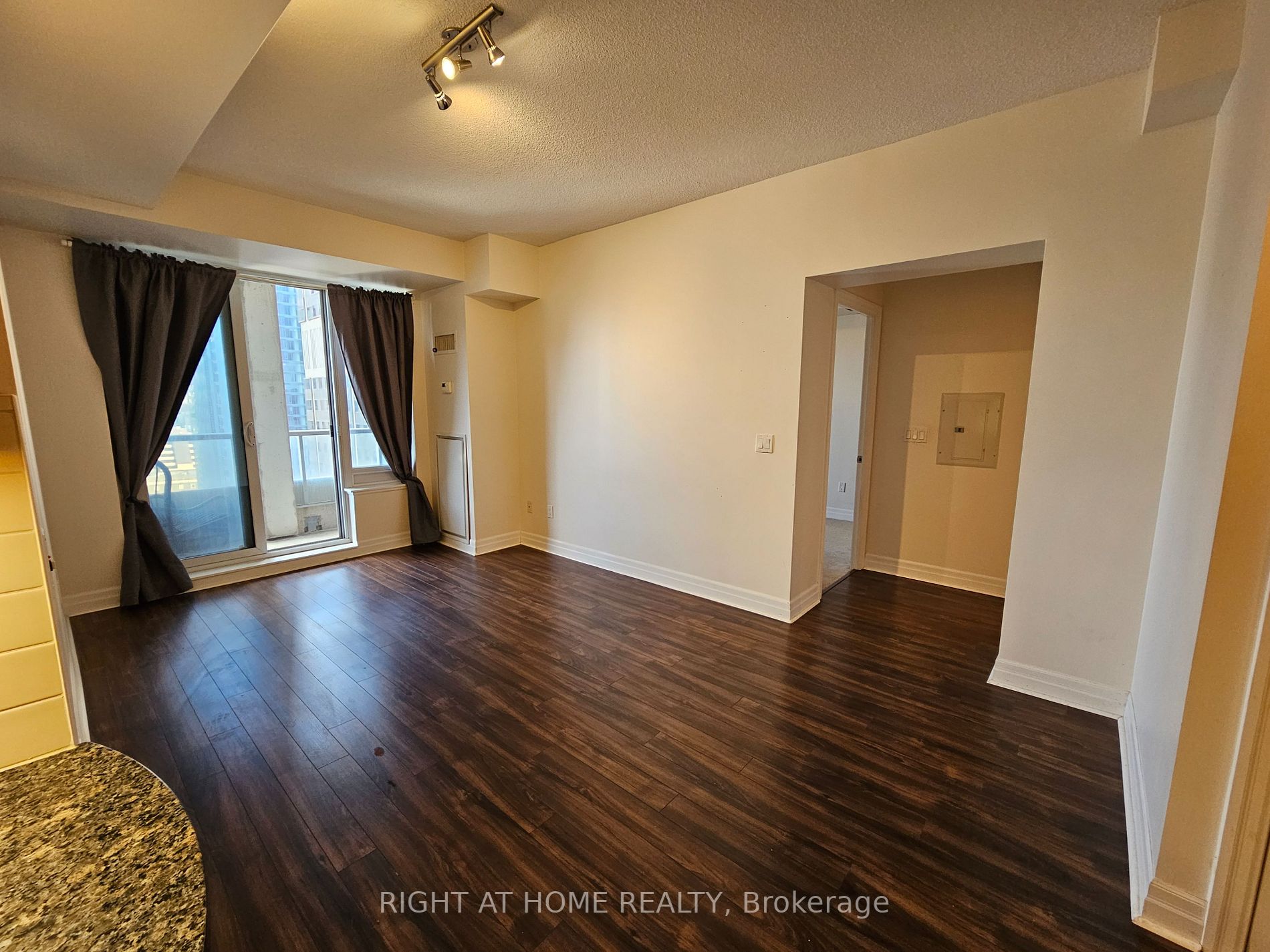 35 Balmuto St 2302