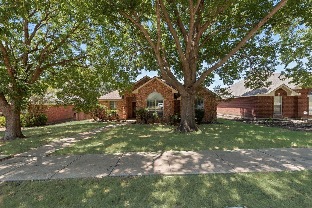 Welcome home to this charming 3 bedroom, 2 bathroom home located in highly sought after Frisco ISD! The spacious living area features beautiful wood flooring, a cozy gas fireplace, and plenty of natural light, creating a warm and inviting space for everyday living and entertaining.The kitchen comes equipped with stainless steel appliances, a gas range, refrigerator, and ample cabinet and counter space, with an adjoining dining area. All bedrooms feature ceiling fans, and the secondary bedrooms offer plenty of space and versatility.The primary suite featuring a walk-in closet and private ensuite bathroom complete with dual sinks, a tiled separate shower, and relaxing garden tub.Step outside and enjoy the covered back patio and spacious backyard, perfect for entertaining, relaxing, or enjoying the outdoors. The rear-entry garage provides additional privacy and curb appeal. No HOA!Conveniently located near major highways with easy access to shopping, dining, entertainment, and everyday conveniences. A wonderful opportunity to enjoy a well designed home in a great location within Frisco ISD!