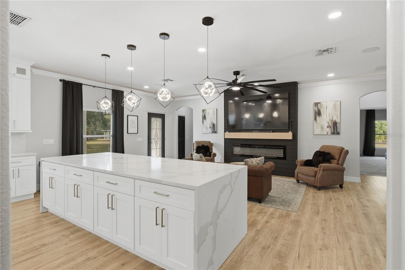 4575 Lake Shore Drive