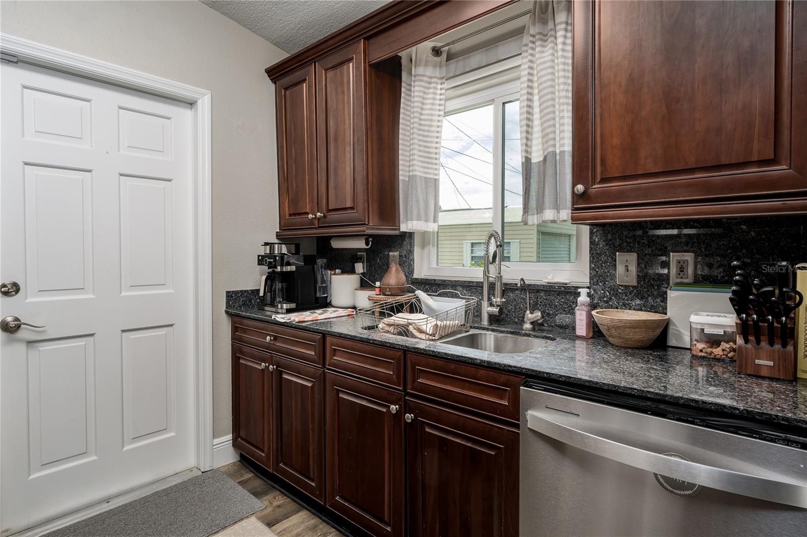 327 43rd Street Boulevard W