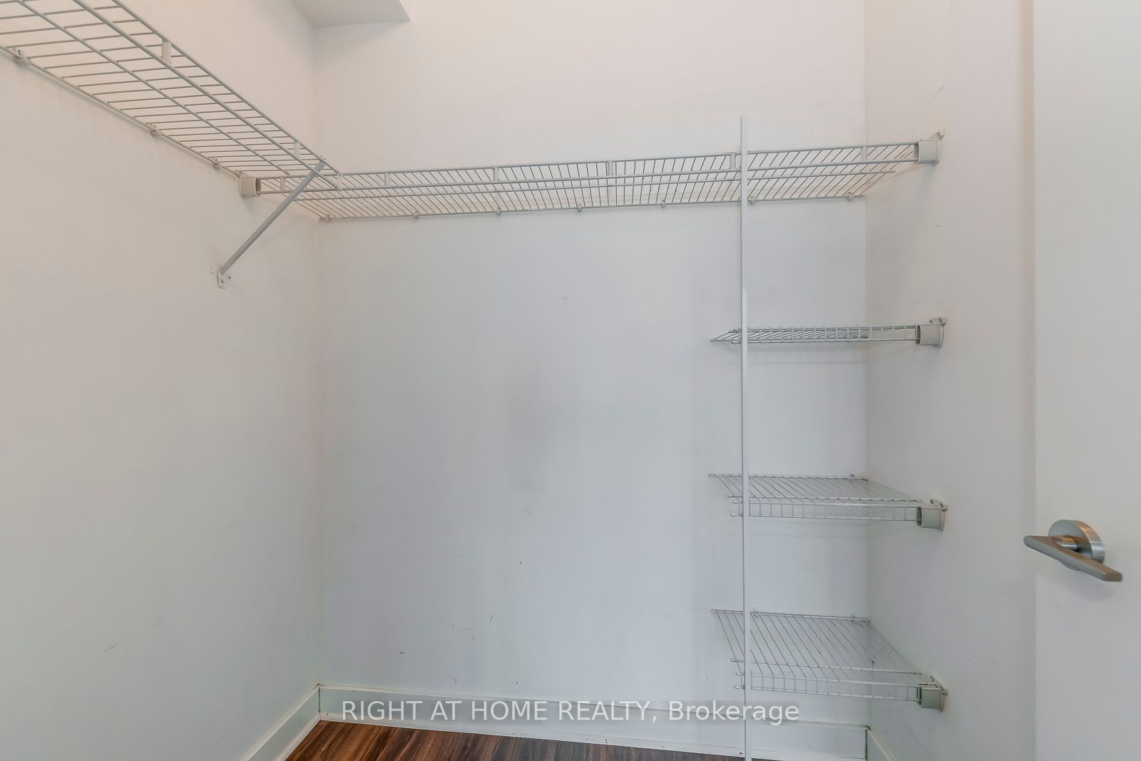 1171 W Queen St 1613