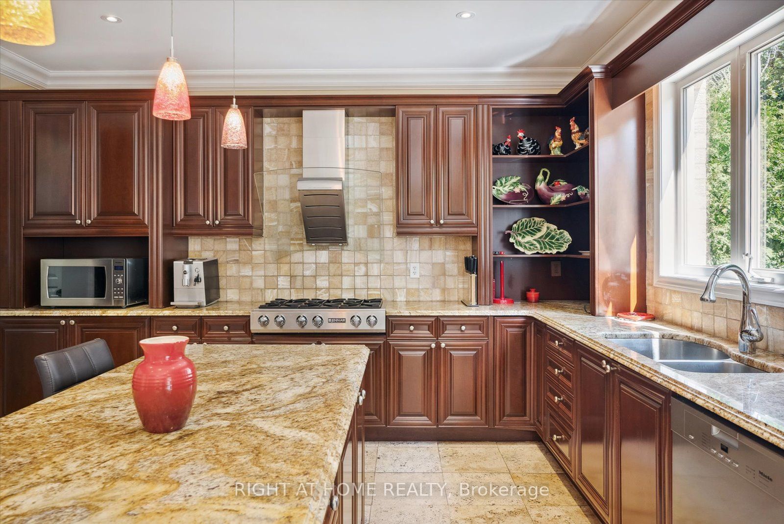 77 Auburndale Dr