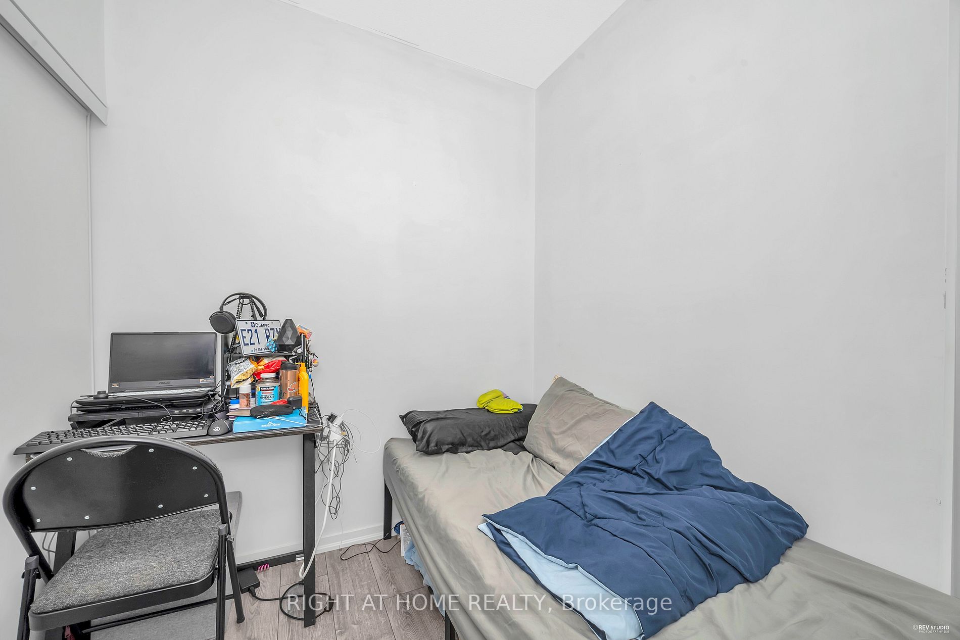 36 Lisgar St 619W