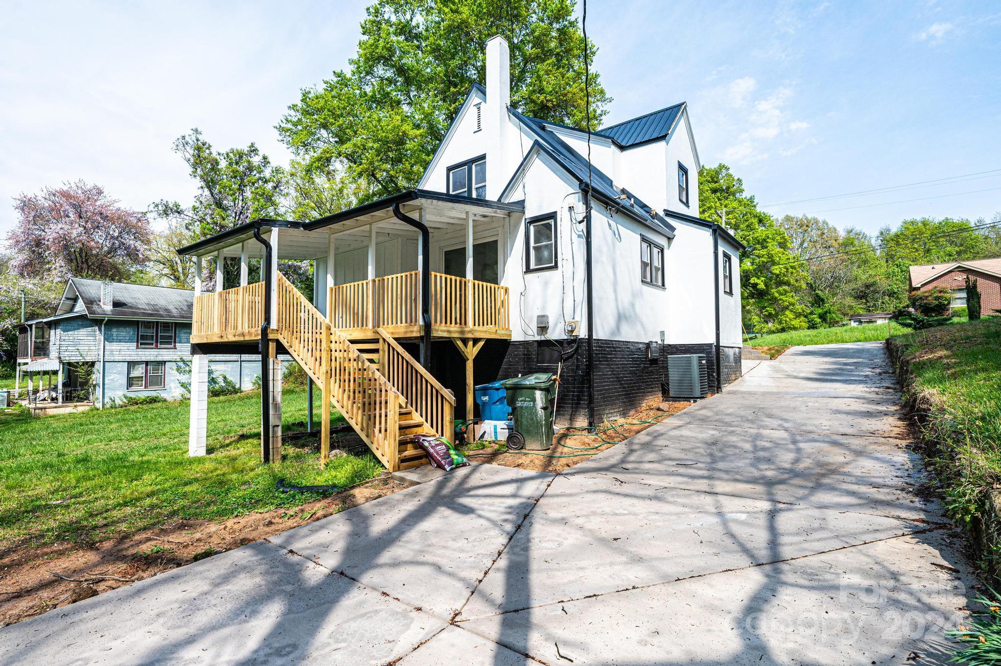 332 2nd Street Place SE