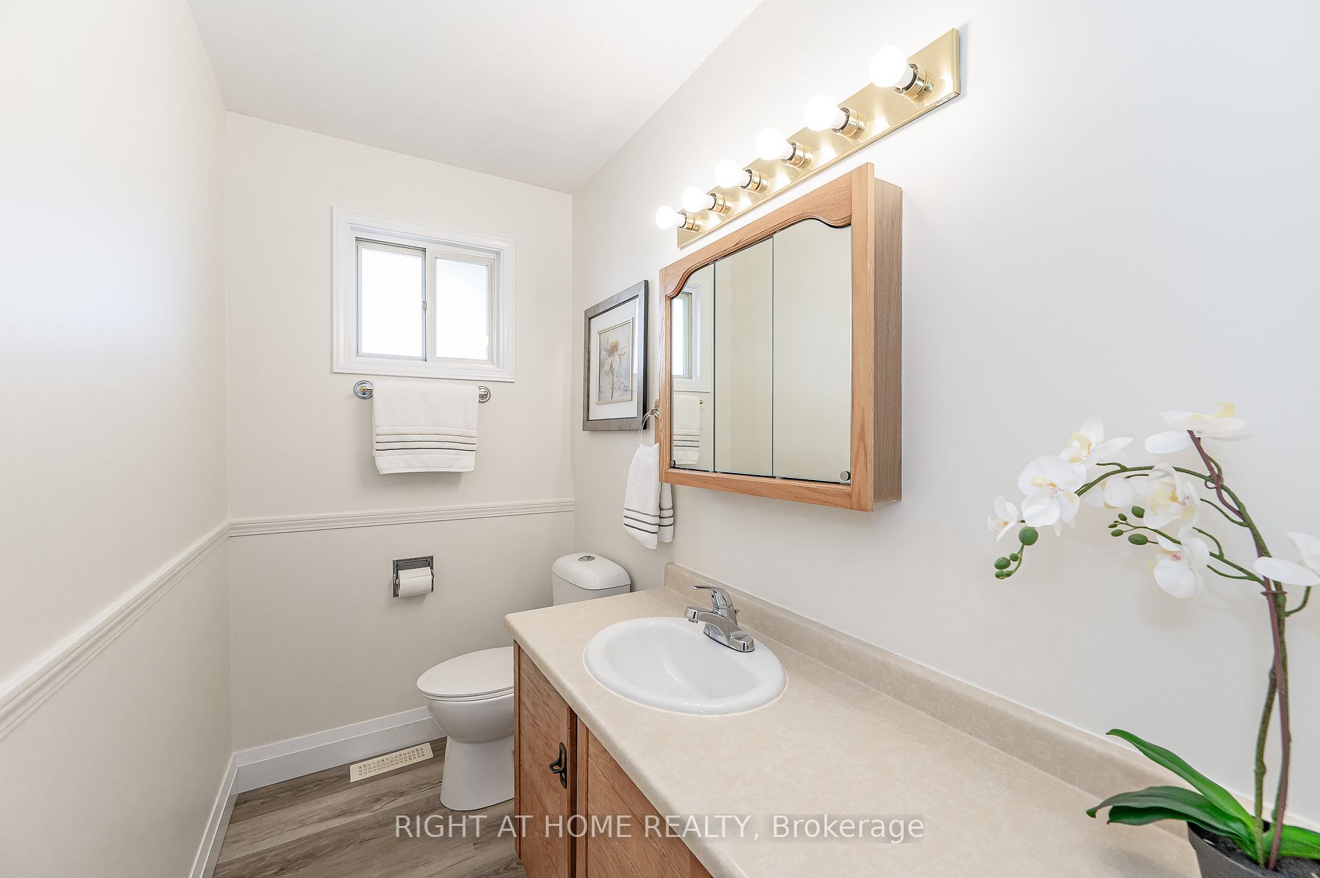 2211 Manchester Dr