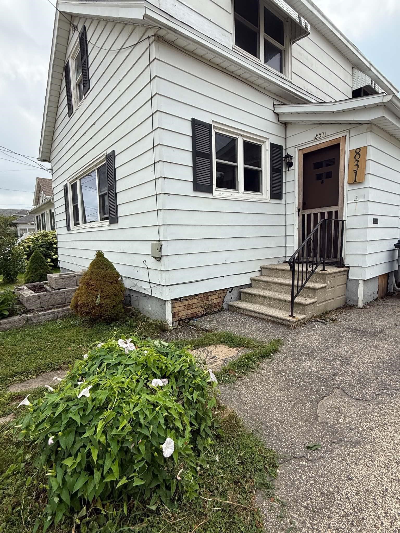 831 Winnebag0 Avenue