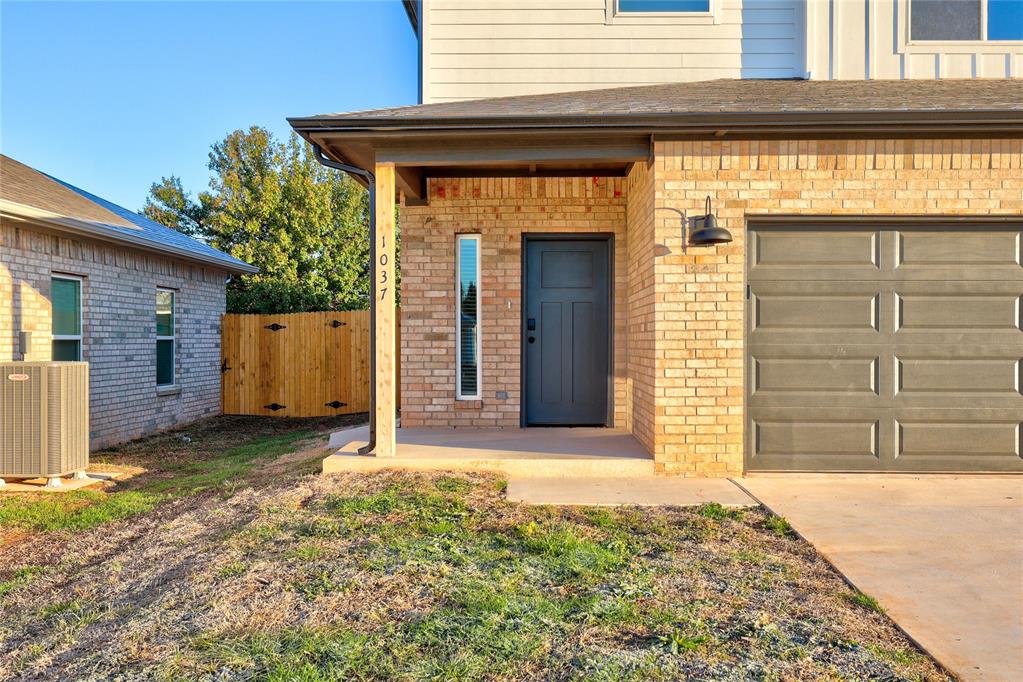 Welcome to this stunning new build in the desirable location of Edmond, OK. This modern home boasts 3 spacious bedrooms and 2.5 bathrooms, providing ample space for comfortable living. The sleek design and contemporary finishes make this house a true gem. As an added convenience, a washer and dryer are included, making laundry day a breeze. Don't miss out on the opportunity to call this beautiful house your home. Contact us today to schedule a tour and experience the modern living this home has to offer.All HCO Leasing residents are enrolled in the Resident Benefits Package (RBP) for $55.00/month whichincludes liability insurance, credit building to help boost the resident’s credit score with timely rentpayments, HVAC air filter delivery (for applicable properties), our best-in-class resident rewards program,on-demand pest control, and much more! More details upon application.