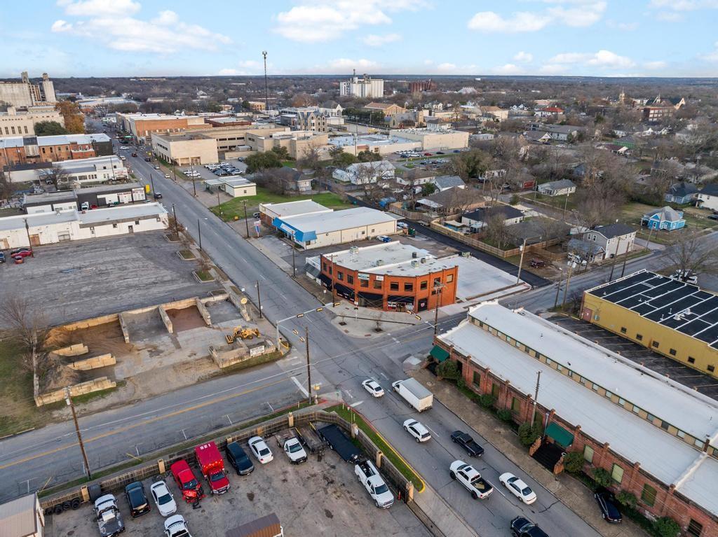 330 W Lamar Street 101