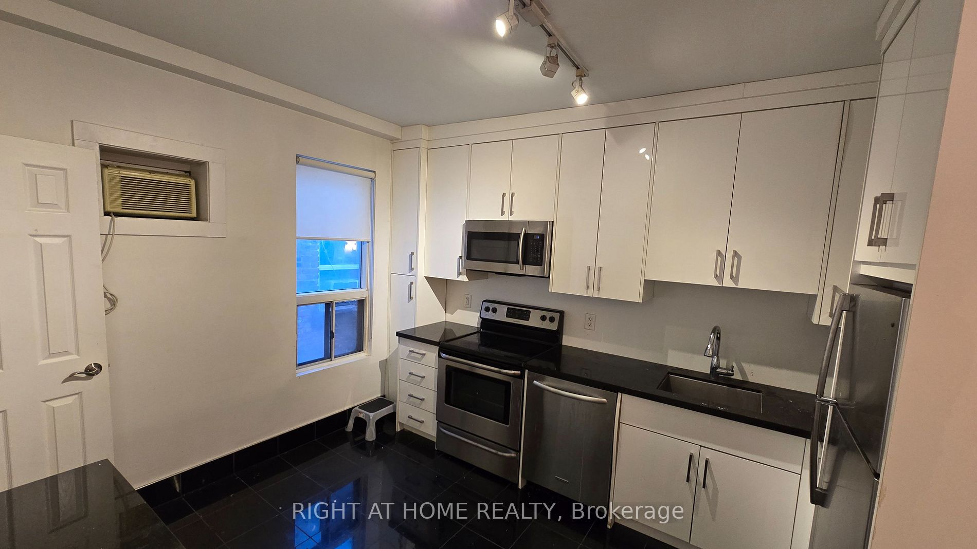 284 Avenue Rd