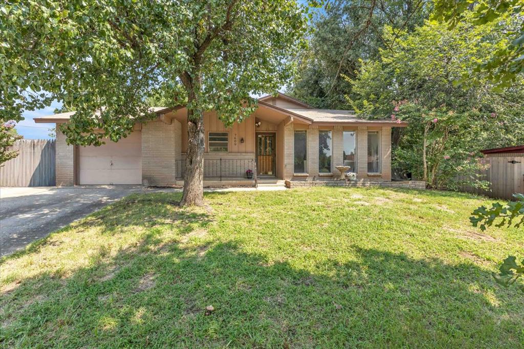 Classic Charm Meets Investor Appeal in Quiet NW OKC Neighborhood
Discover this 3-bed, 2-bath split-level home offering 1,591 sq ft of timeless character with original parquet flooring in the dining room, hallway and one bedroom. The eat-in kitchen comes with banquet seating that flows into the large dining area with its own seating area and the spacious living area—complete with floor-to-ceiling windows and an electric fireplace—make this home both warm and inviting.
Step outside to a private backyard filled with large shade trees, wild grape vines, and a patio ideal for morning coffee or evening gatherings. Sitting on a quarter-acre lot, this home offers space to relax and grow.
Located just minutes from Lake Overholser, Route 66 Park, and the Will Rogers Gardens, you’ll enjoy outdoor recreation right at your doorstep. Shopping and dining are close by with easy access to I-40 and Kilpatrick Turnpike makes commuting a breeze.
This home is priced to move quickly. Whether you’re a first-time buyer want to add your personal touch or an investor looking for a great property, this home is ready for you.
Schedule your private tour today!