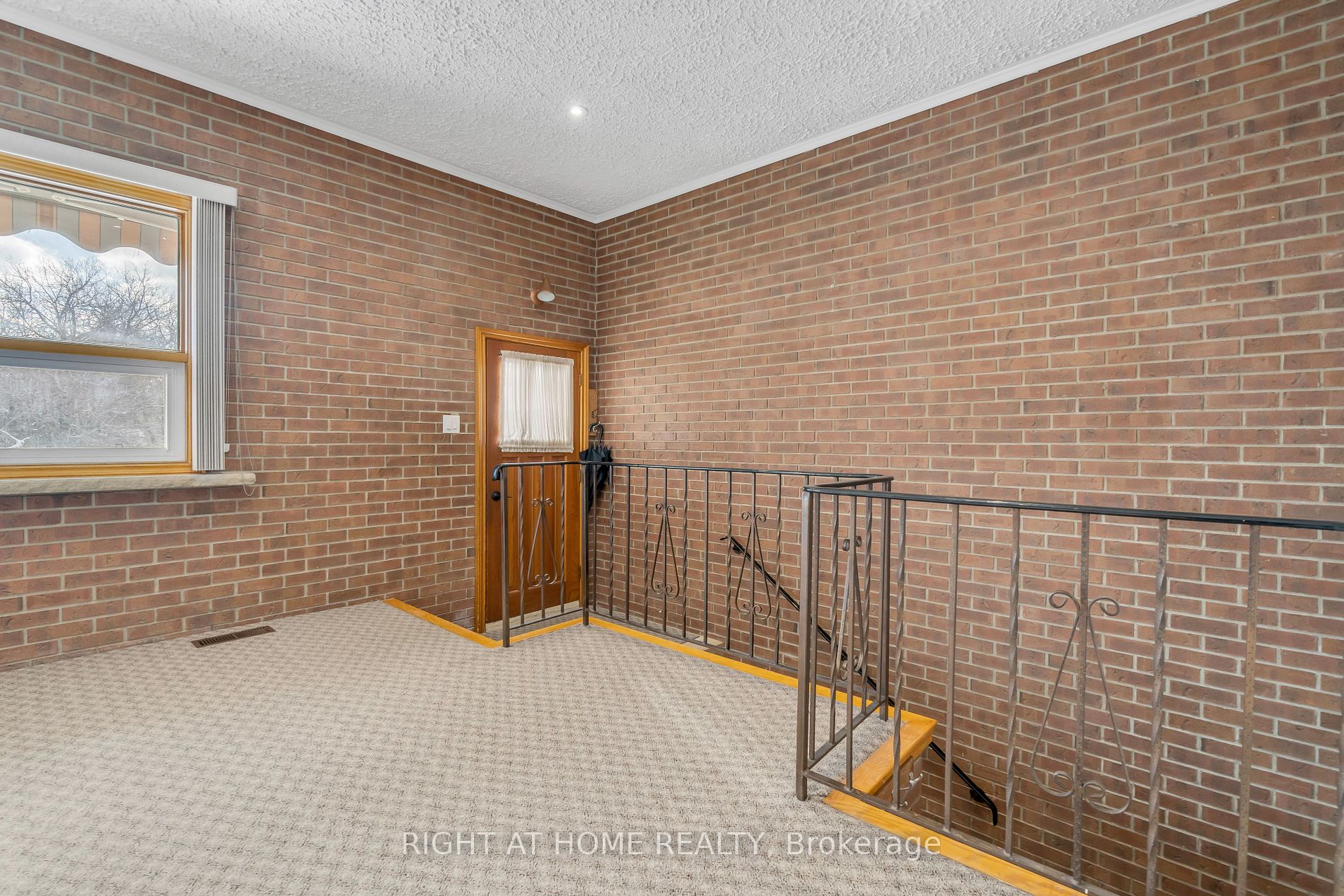 15 Grovedale Ave