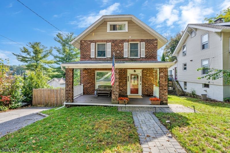 12 Essex Ave