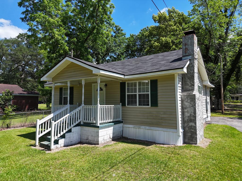 313 Felix St. - 2BR/1Bath home priced to sell. Great home for small family or an investor. Additional lot is included. This home is right across the street from a park. Lots of potential - call your favorite agent to see today.