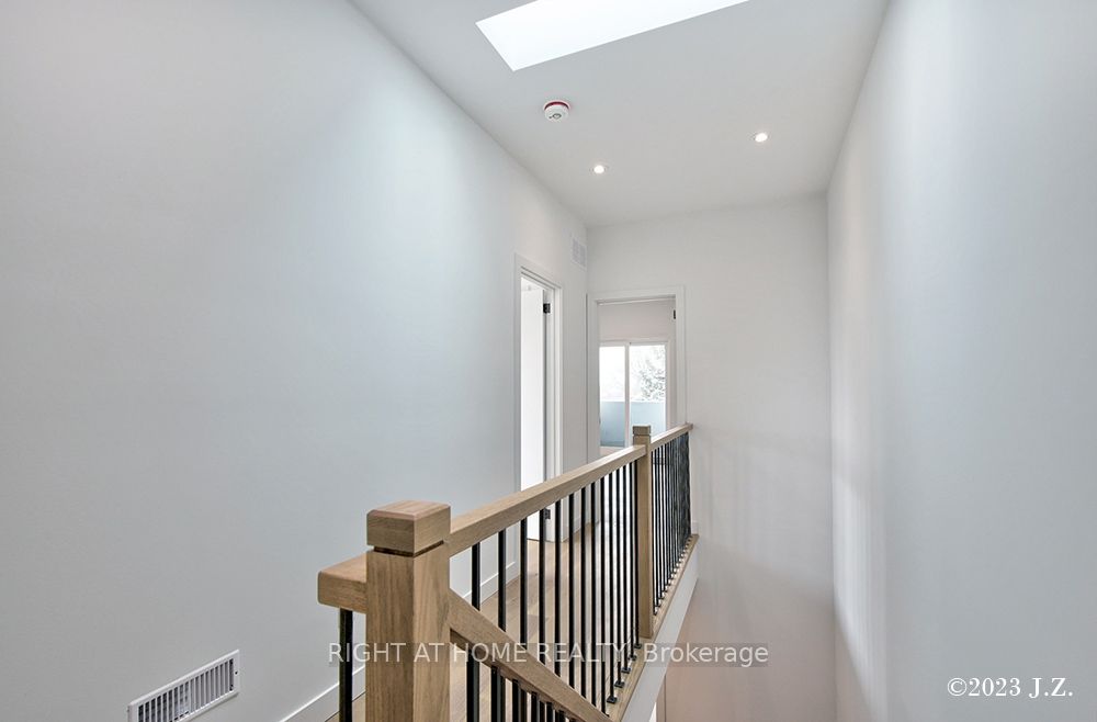 48 Lanark Ave