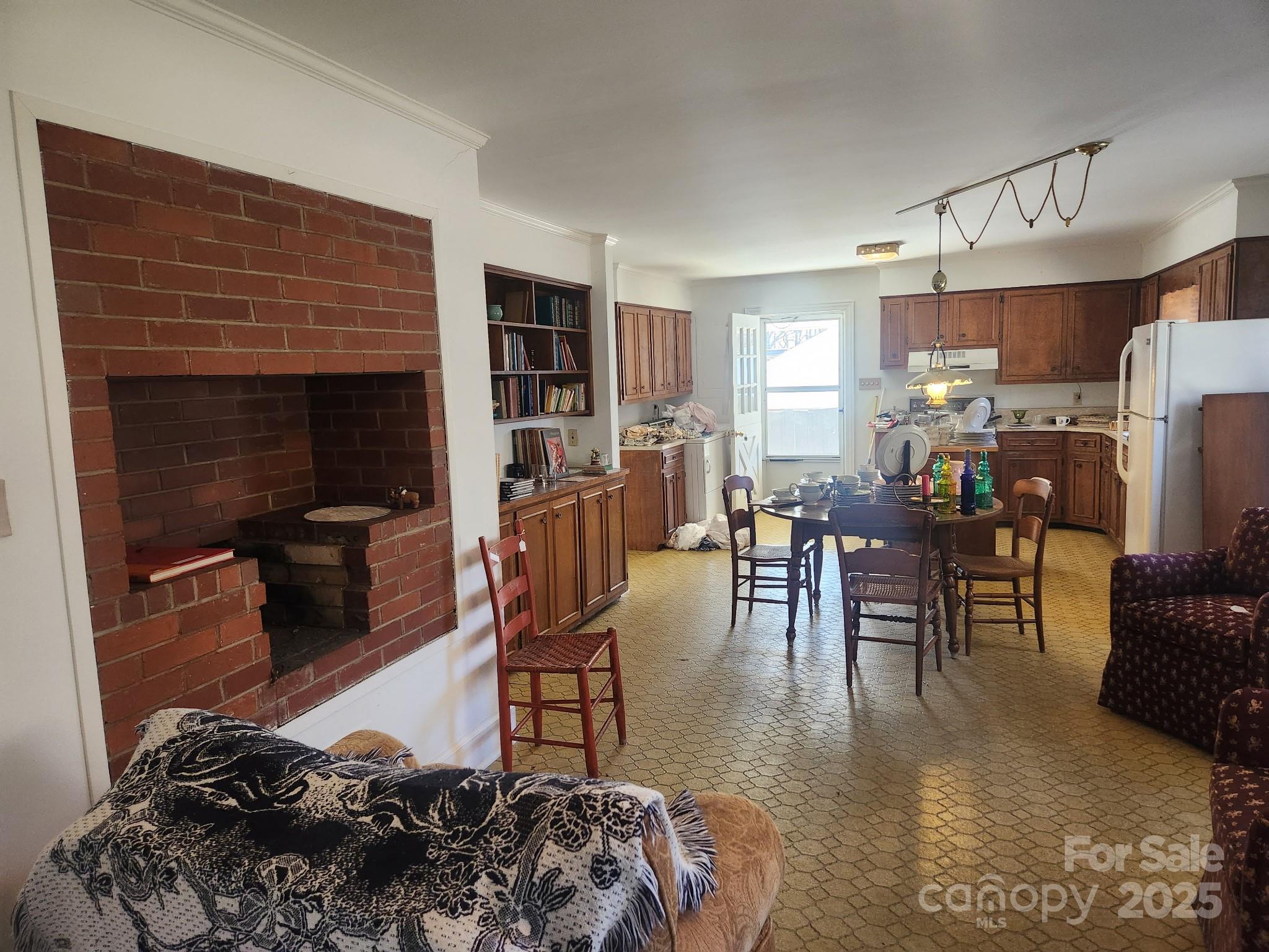 214 Robinwood Circle