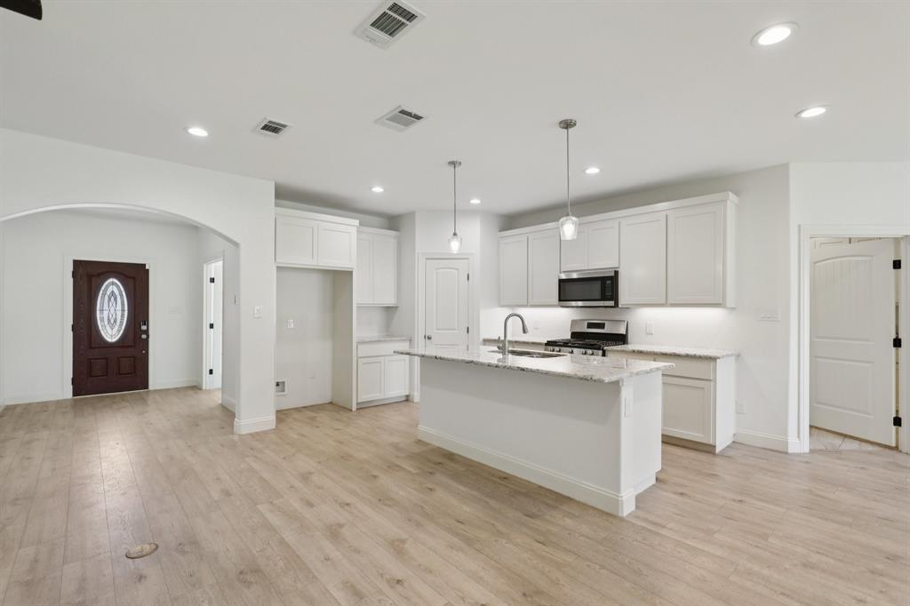 1702 Kings Lane