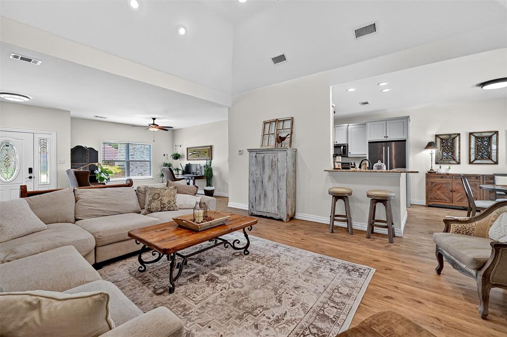 38 Lone Oak Boulevard