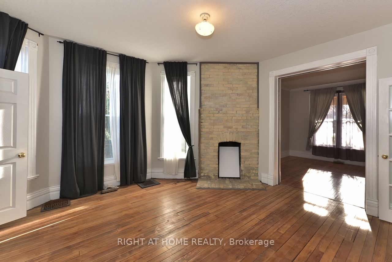 870 Queens Ave