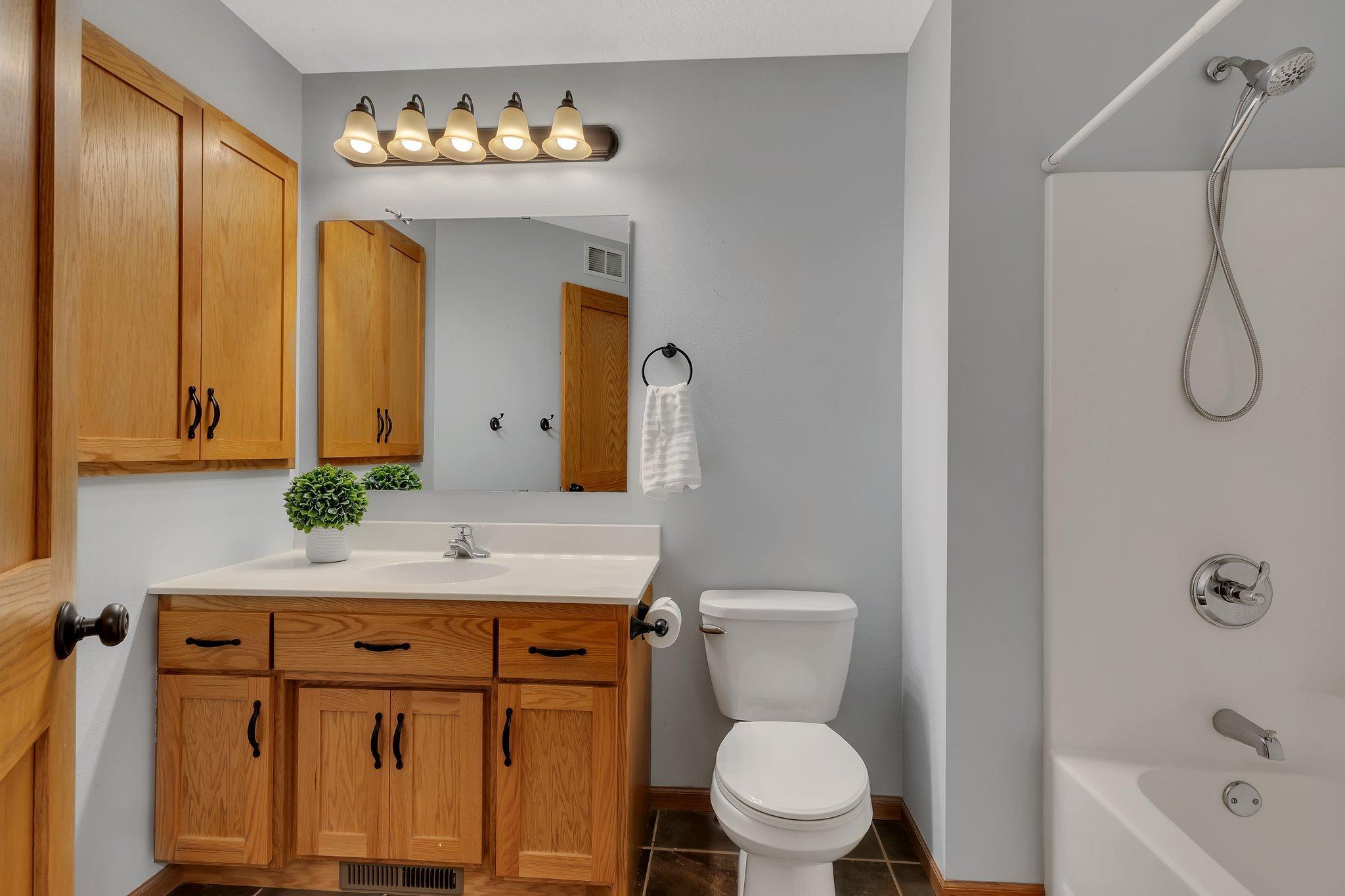 209 Iverson Street W