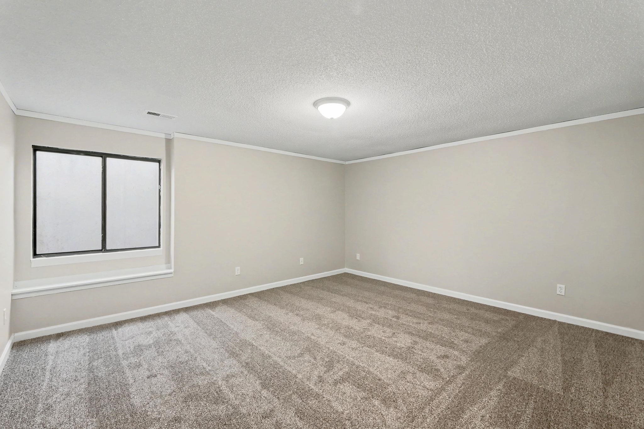 1813 N Pine Grove St