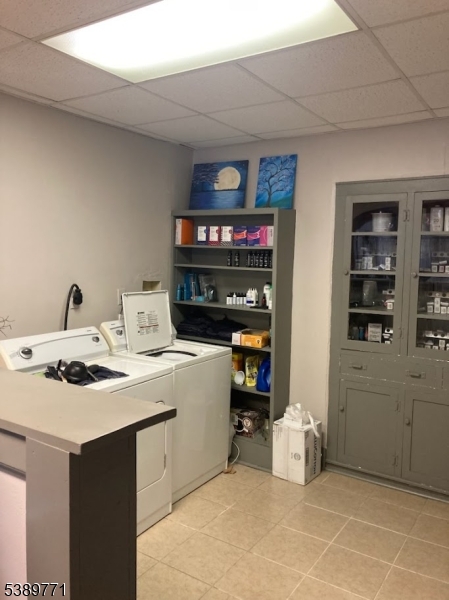 124 W Washington Ave 1