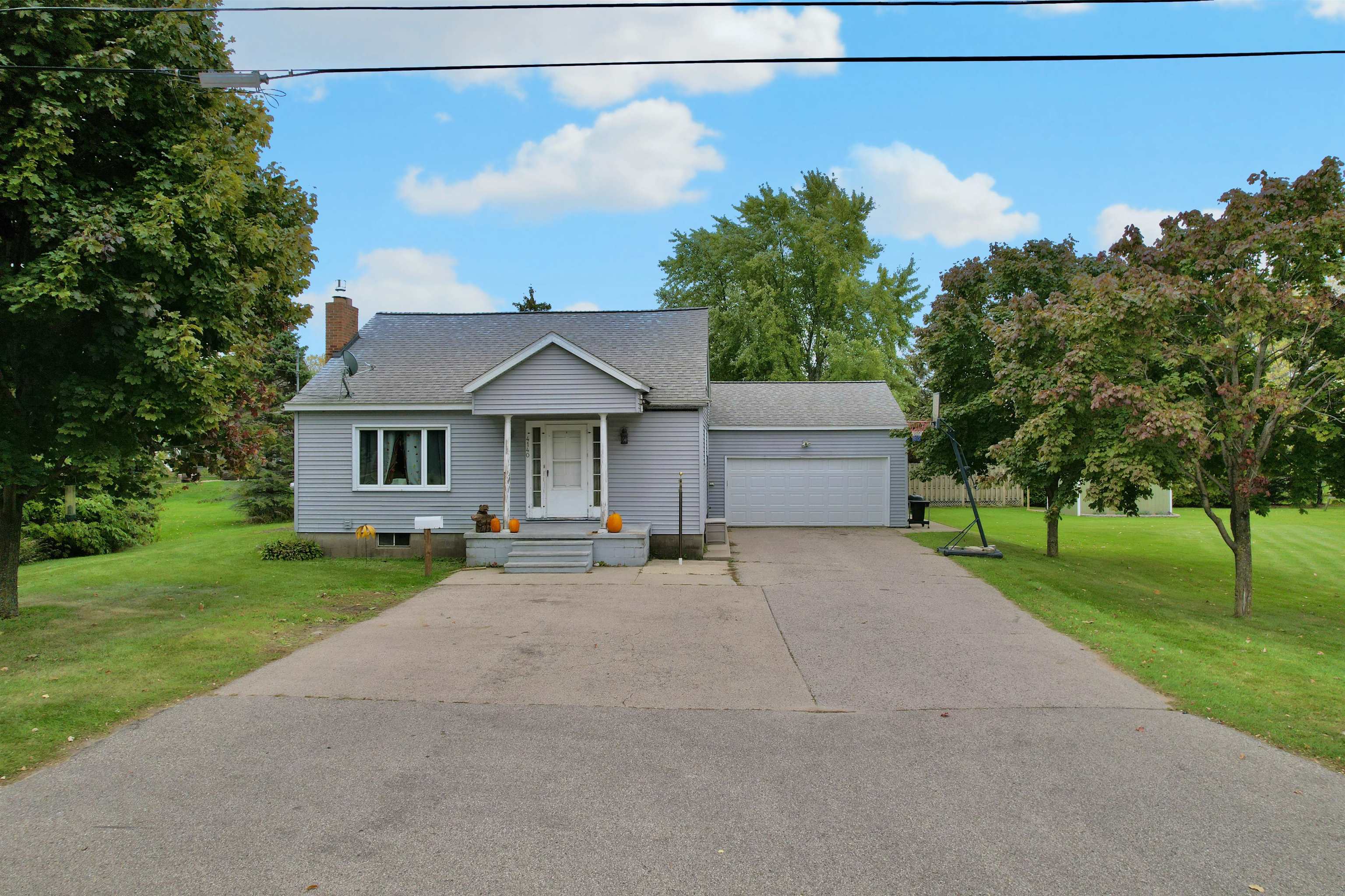 4140 NORTH SHORE Drive, MENOMINEE, MI 49858 50282372 Call Broadway Real Estate at (906) 8634484