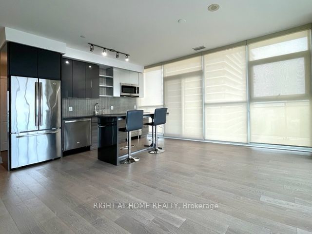 33 Shore Breeze Dr 3409