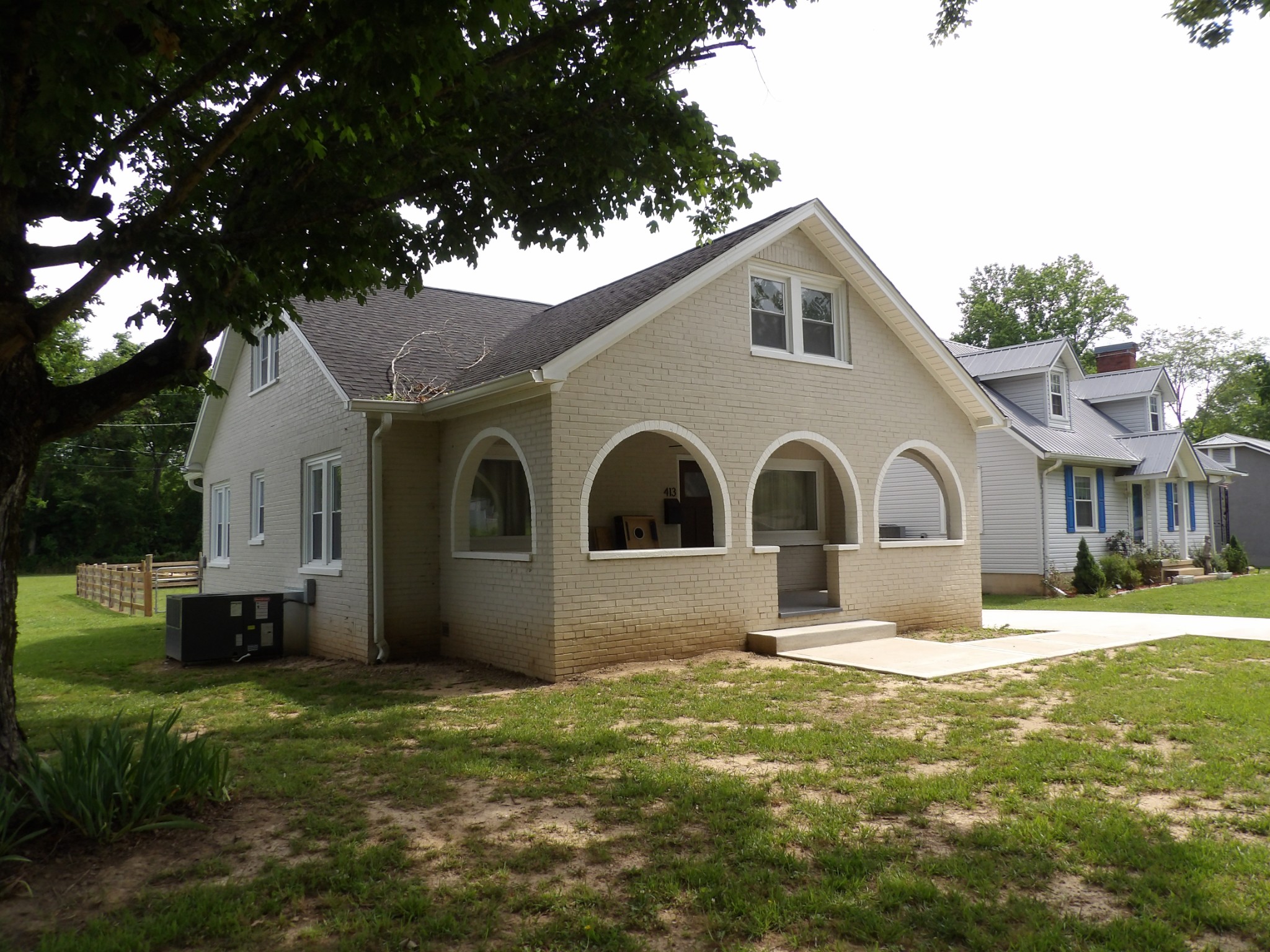 413 E Main St