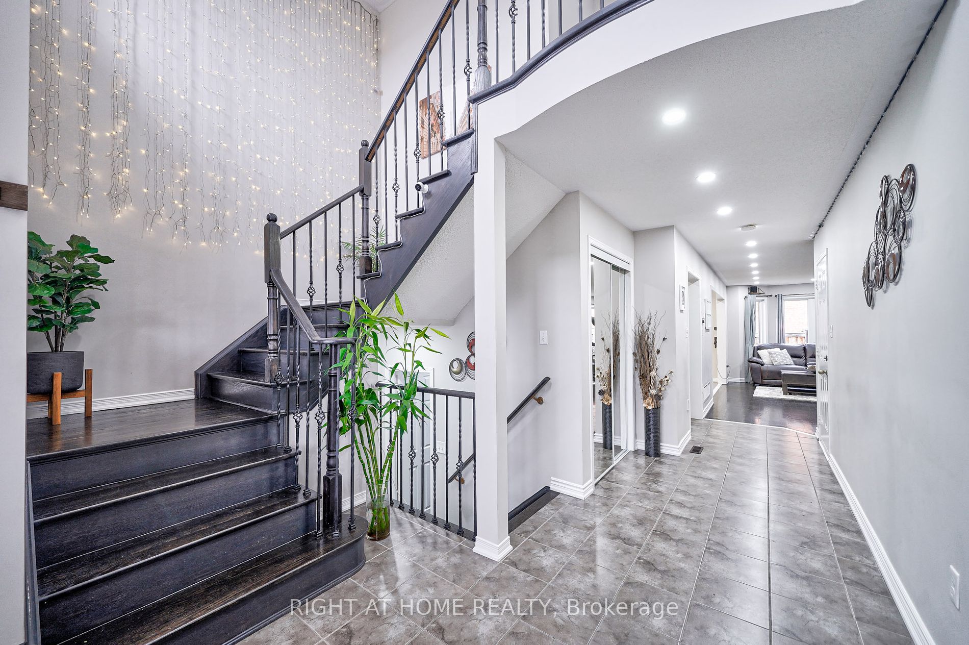398 Messure Cres