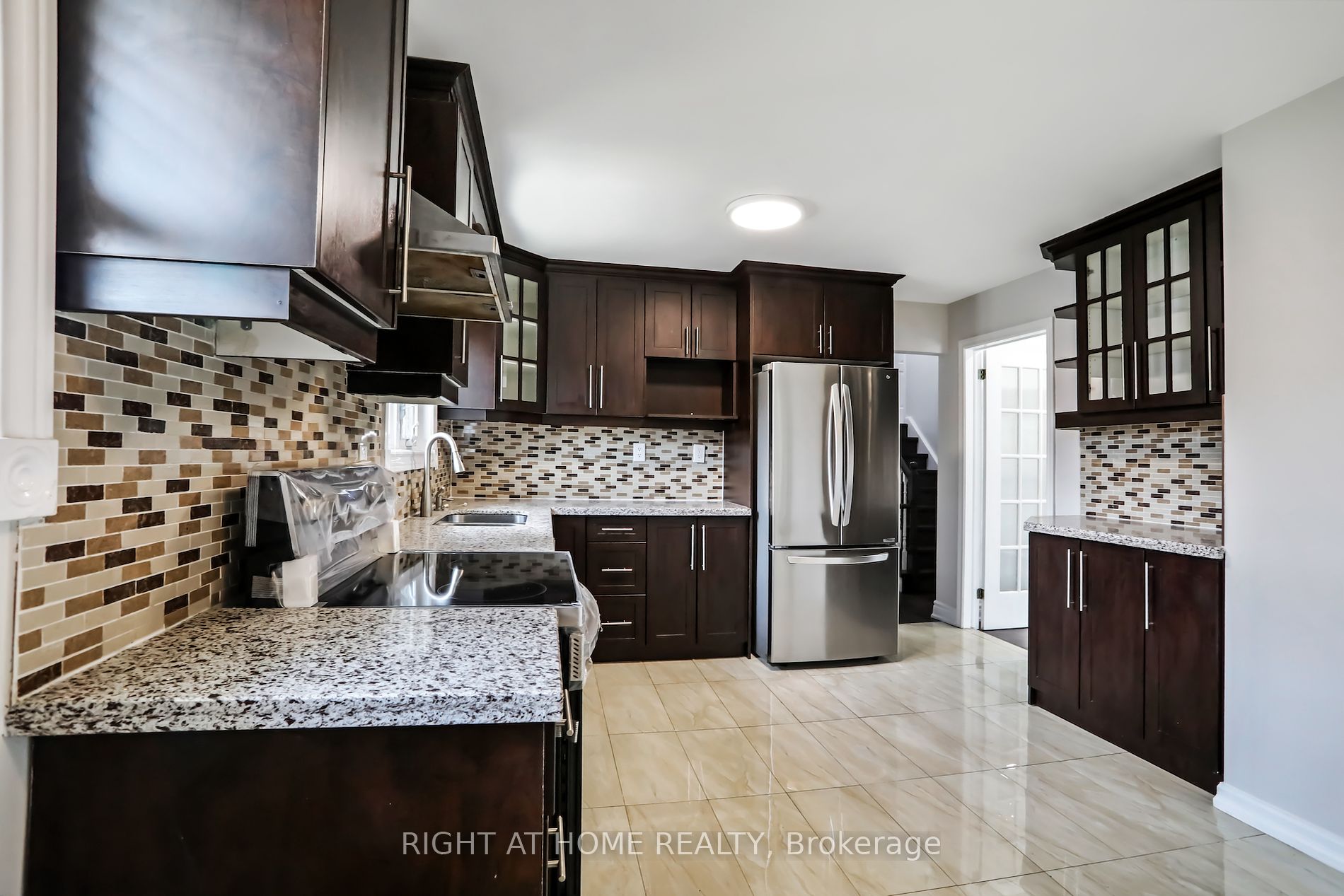 16 Kingsdown Dr Upper