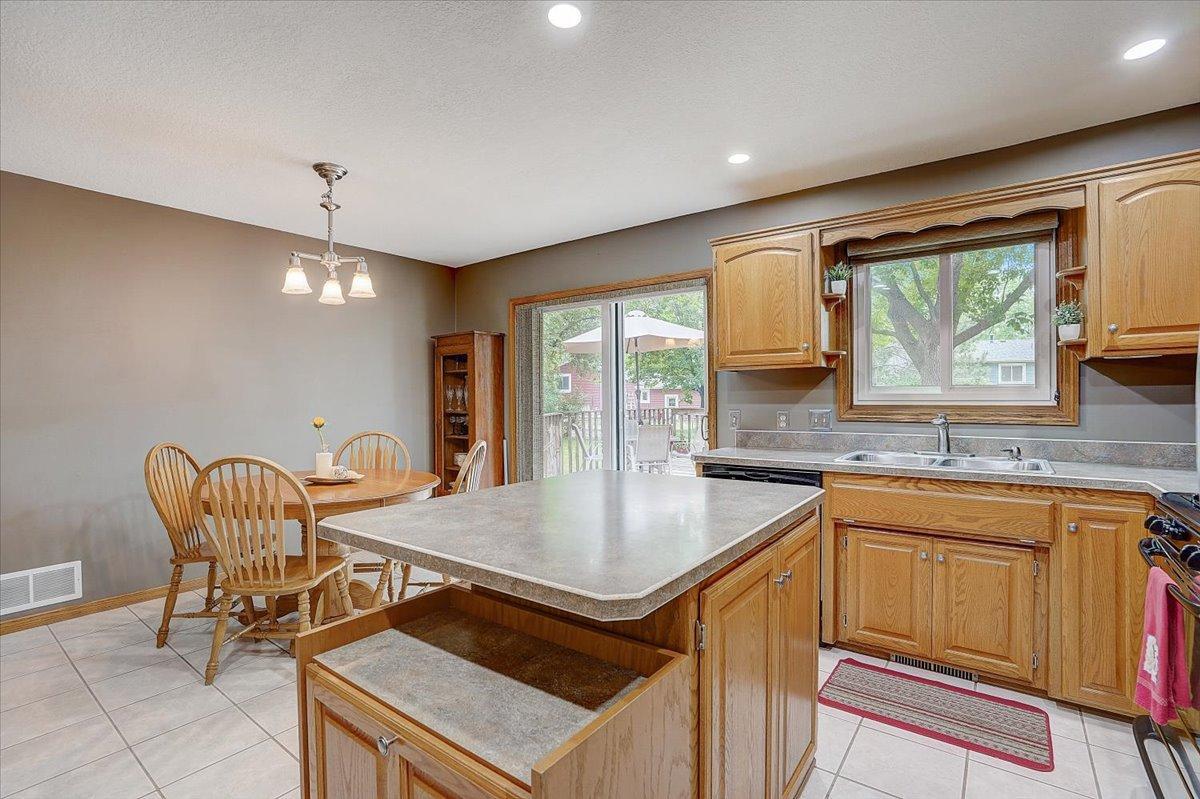 11211 Virginia Avenue N