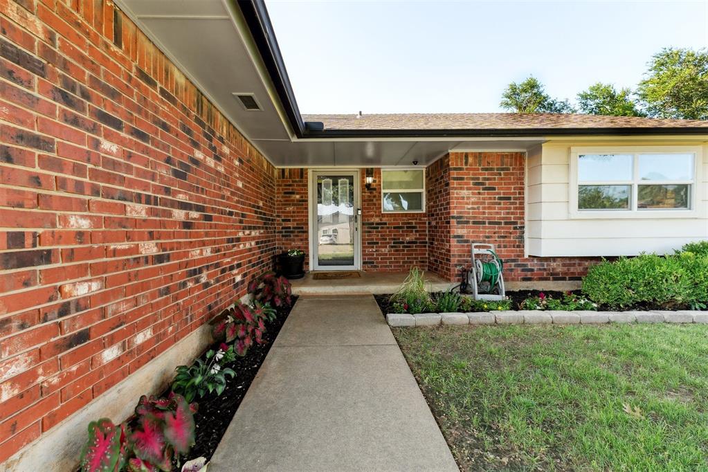 Welcome to 815 W 7th st! You will find this generous floor plan opens up to two large living spaces. Accommodating large families, or a home office will be easy. All bedrooms have space for large furniture, and great closet storage. You will appreciate the backyard layout with room to create your own oasis. This property has been well cared for, and includes new flooring, new HVAC, and new windows! 

**Ask about closing cost offer**

Come check out this home in the heart of Edmond!