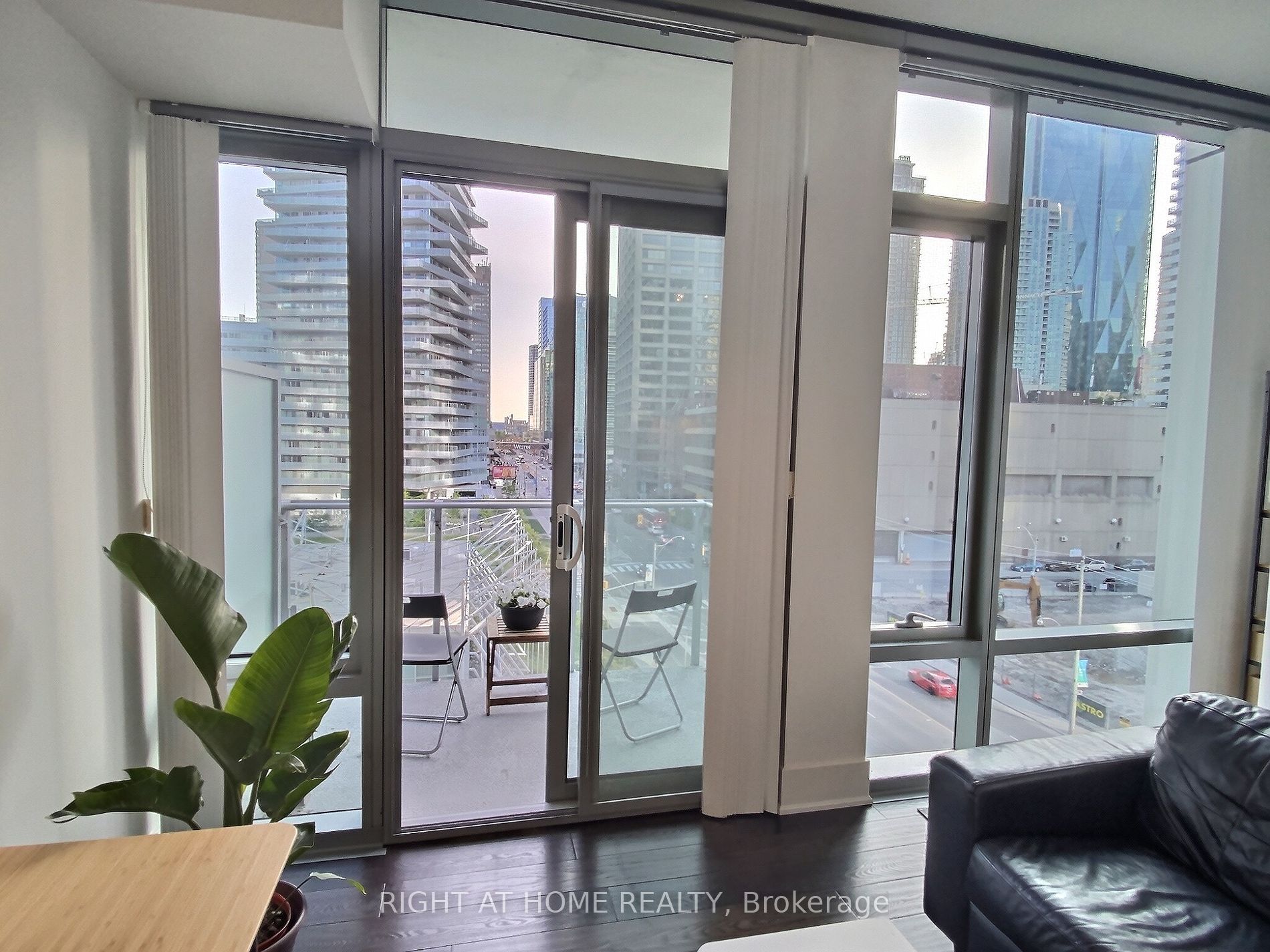 39 E Queens Quay 641