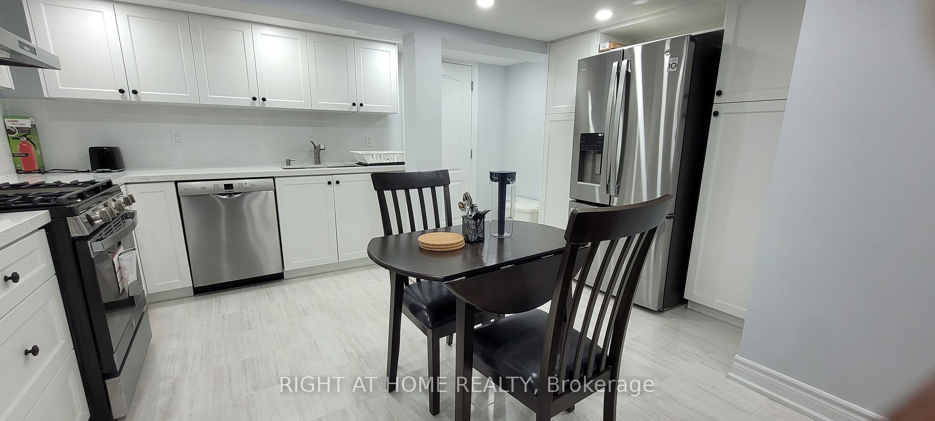 11 N Lesterwood Cres