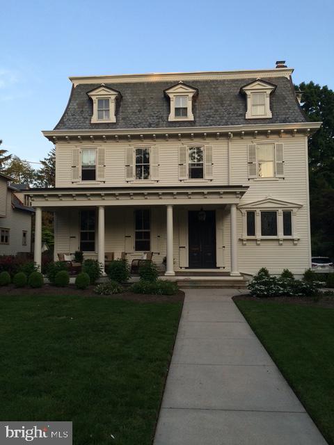 142 E Oak Avenue