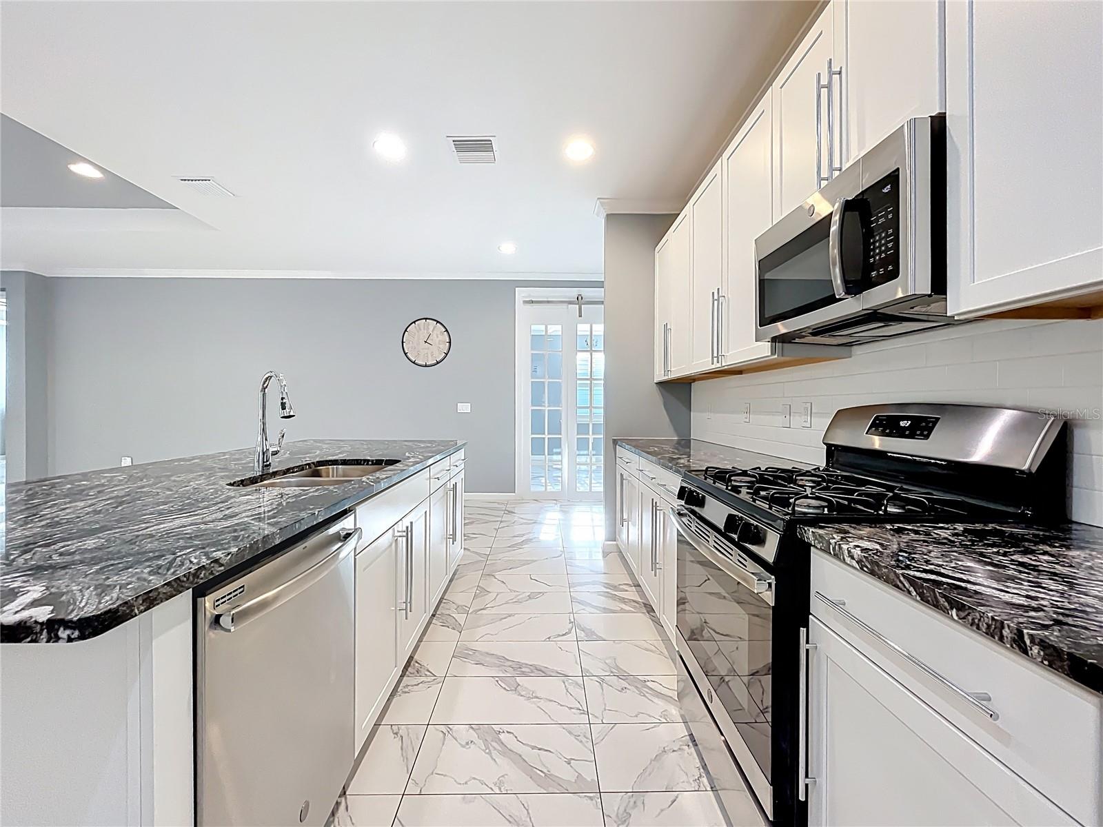 295 Northcote Court
