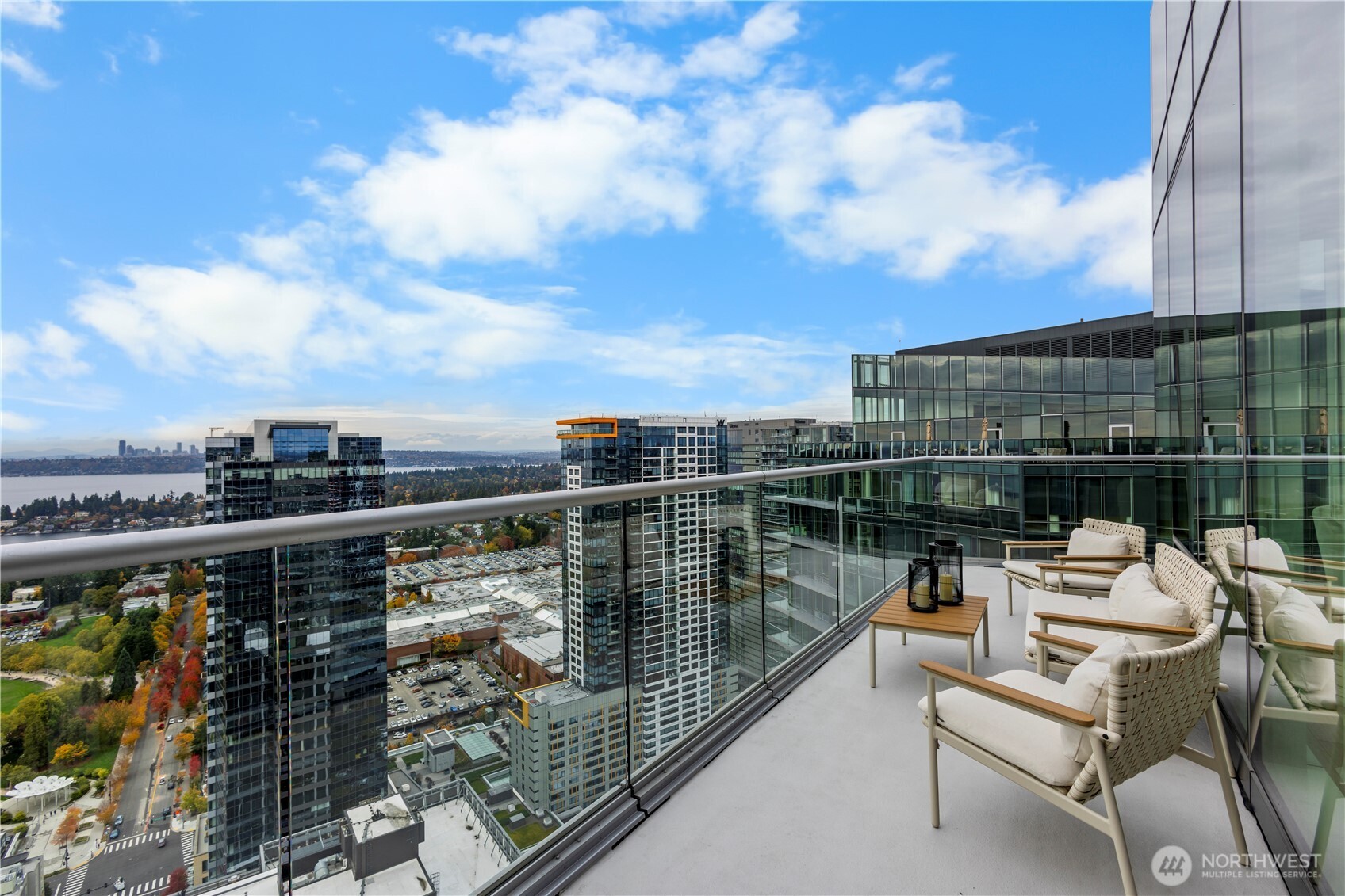 Bellevue - 10700 NE 4th Street