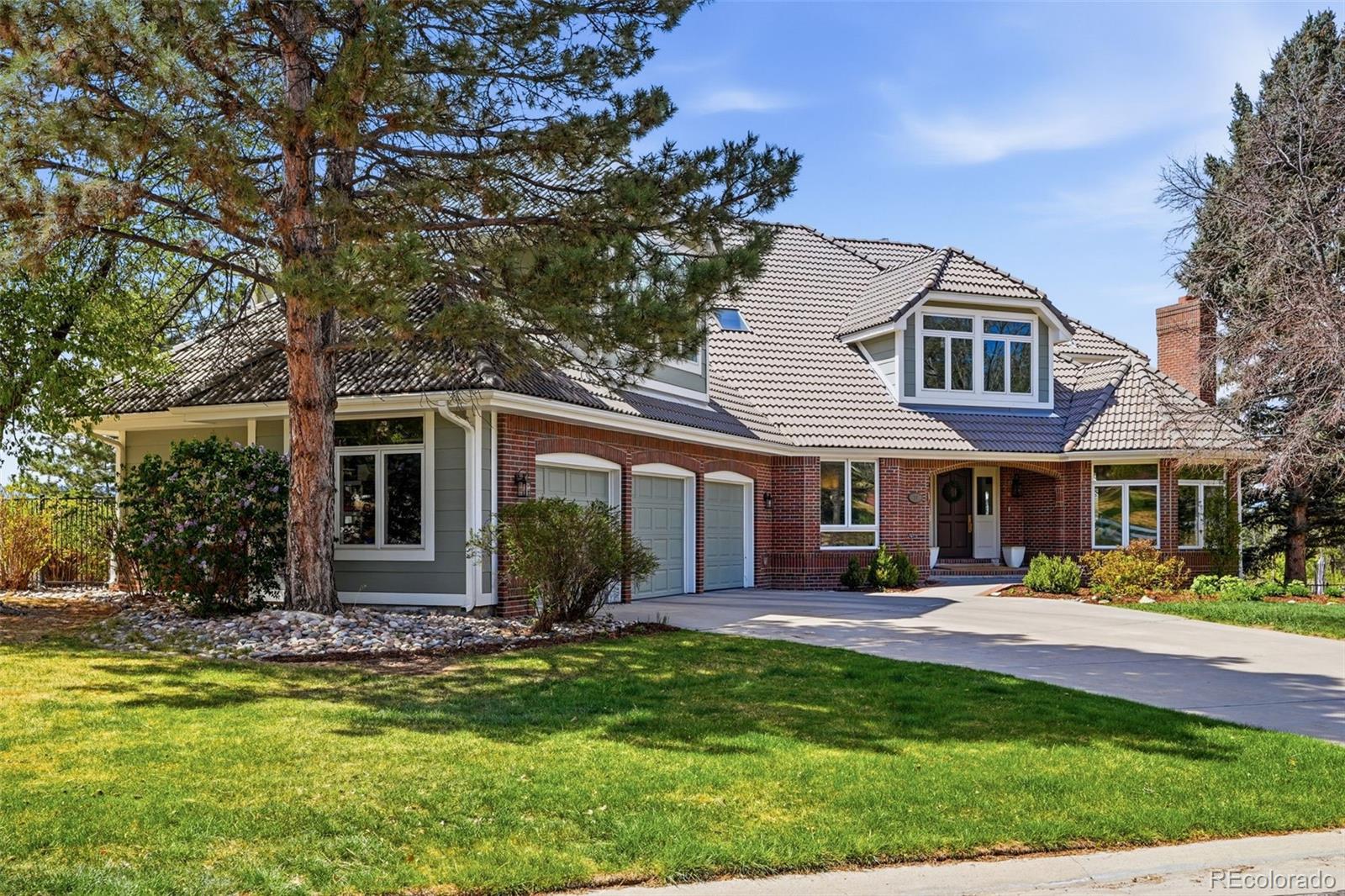 77 Falcon Hills Drive