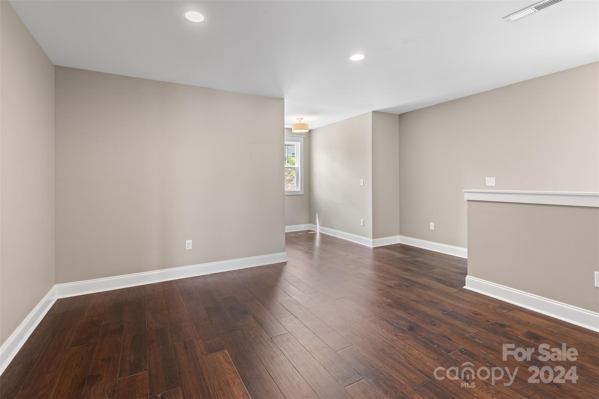 52 Tudor Way