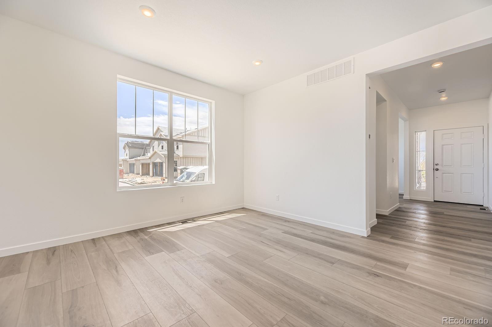 656 N Clubview Street