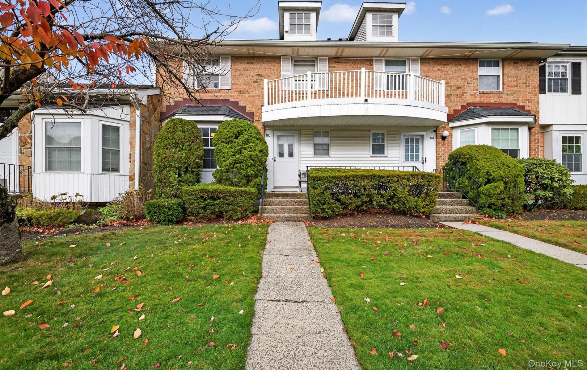 Welcome to this spacious 3-bedroom, 2.5-bath Knoll Model located in the gated community of Hidden Ridge. Filled with potential, this home is ready for you to make it your own. The upper level features three generously sized bedrooms and two full baths, providing comfortable living for all. The full finished basement offers exceptional bonus space, complete with an unrepresented full bath and a versatile playroom—perfect for recreation, guests, or a home office. Hidden Ridge offers resort-style amenities, including a clubhouse, inground pool, tennis courts, and a playground. All within the Syosset School District.