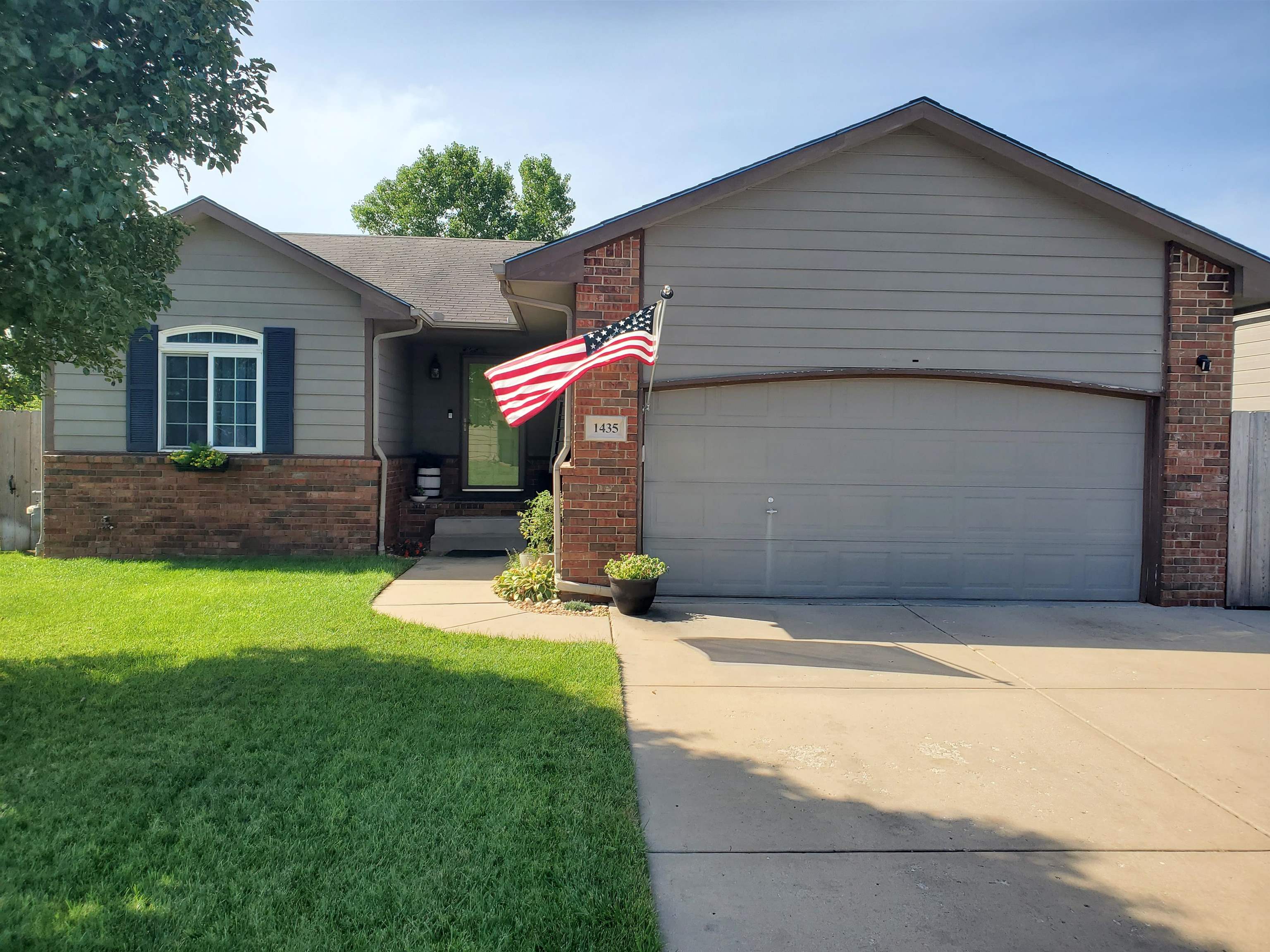 1435 E Berlin