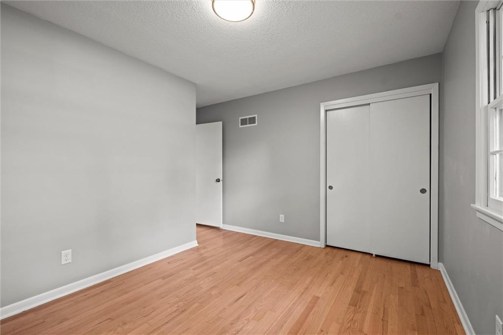 6100 Englewood Avenue