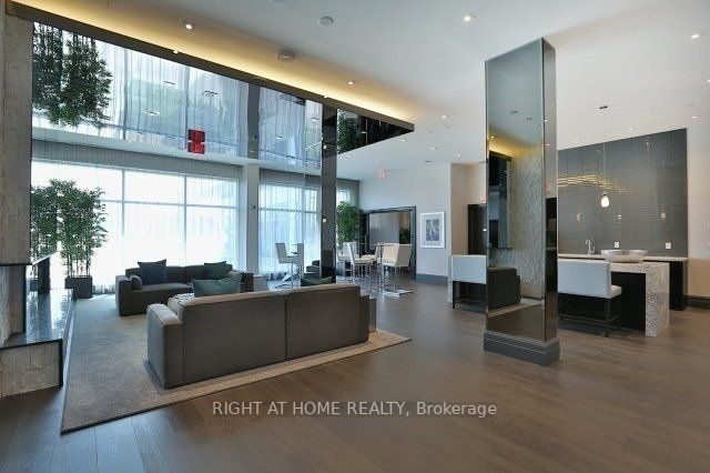 65 Speers Rd 203